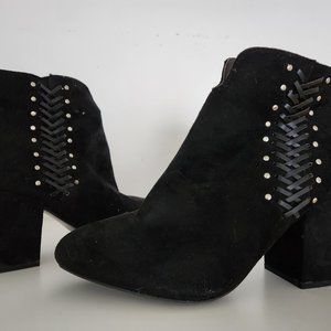 Wide Width Suede Sz 10